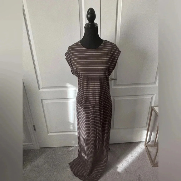 Club Monaco | Olive + White Striped Maxi Dress W/ Keyhole Back  | Size 14 - Picture 2 of 11